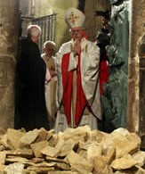 Ouverture de la porte sainte par Monseñor Barrio le 31 décembre 2003