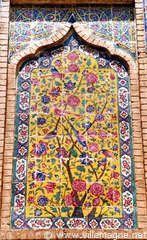 Céramiques à l'entrée de la mosquée du Régent à Chiraz