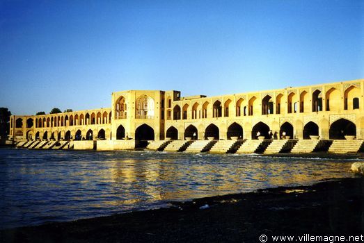Le pont de Khaju à Ispahan
