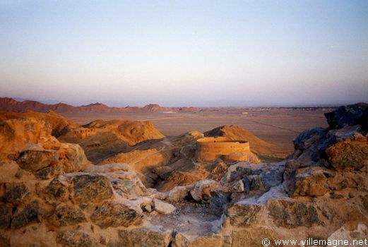 Les tours du silence : lieux sacrés zoroastriens près de Yazd