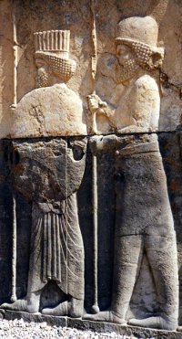 Persépolis : la procession des guerriers sur les murs du palais de Darius