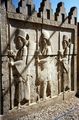 Persépolis : la procession des guerriers sur les murs du palais de Darius