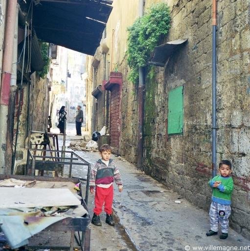 Enfants dans les ruelles de la vieille ville de Tripoli - Liban 