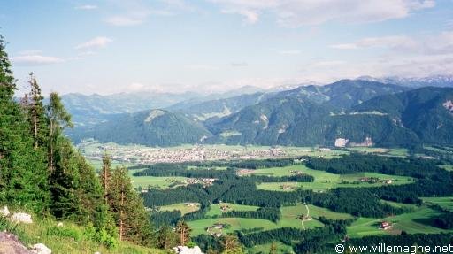 La vallée de l’Inn à la hauteur de Wörgl (50 km à l’est de Gramisch-Partenkirchen) - Autriche