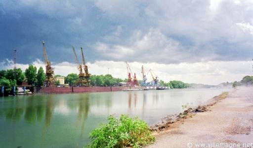 Le Danube après un orage près de Dunaujvaros (anciennement Stalinvaros) - Hongrie