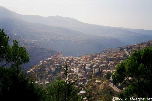 Ville de Bcharré et vallée de la Qadicha - Liban