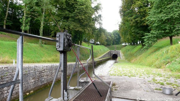 Canal souterrain au sud de Saint-Albin