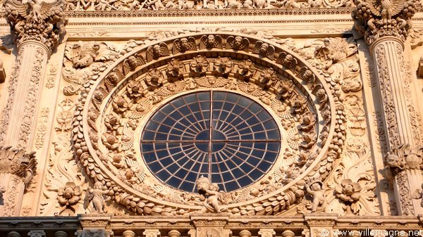 Détail de la façade de l’église Santa Croce à Lecce