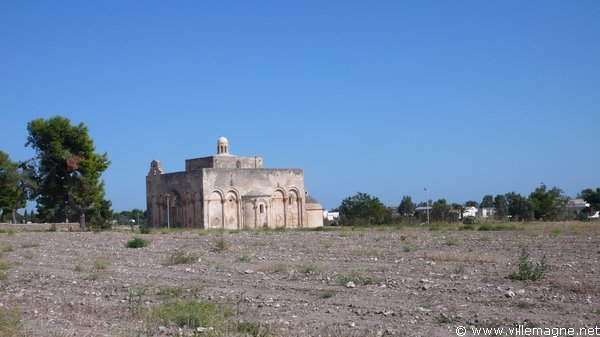 Église Santa Maria di Siponto (XIIe siècle), au sud de Manfredonia