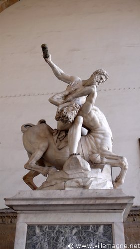 <em>Hercule terrassant le centaure</em> par Jean de Bologne (1599) - Loggia des Lansquenets à Florence