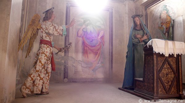 L’ange Gabriel annonce à Marie qu’elle a été choisie pour porter le fils de Dieu