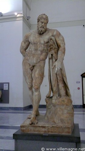 L’Hercule Farnèse - Musée archéologique de Naples