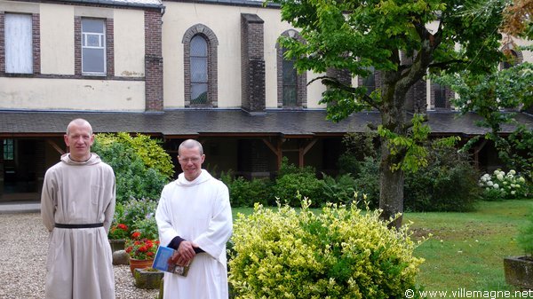 Moines bénédictins du Mesnil-Saint-Loup