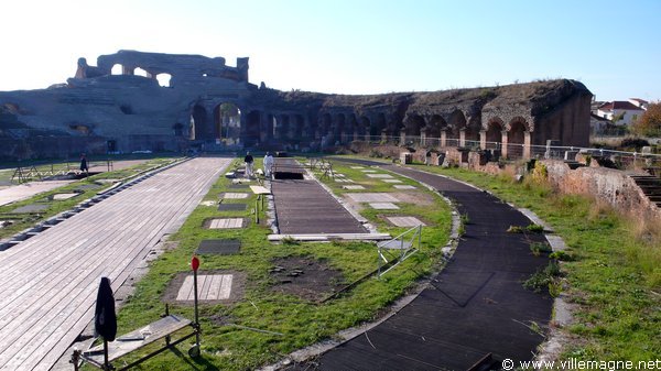 Ruines du cirque de Capoue. C’est d’ici qu’est partie la révolte des esclaves menée par Spartacus en 73 avant J.-C.