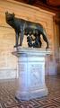 La louve romaine - l’animal est une sculpture étrusque ; Romulus et Remus ont été ajoutés à la Renaissance