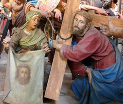 Véronique recueillant sur un linge la sainte Face, lors de la montée du Christ au Golgotha - Sacro Monte de Varallo
