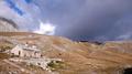 Refuge Garibaldi (2 238 m), au pied du Corno Grande, le sommet le plus haut des Abruzzes qui culmine à 2 912 m